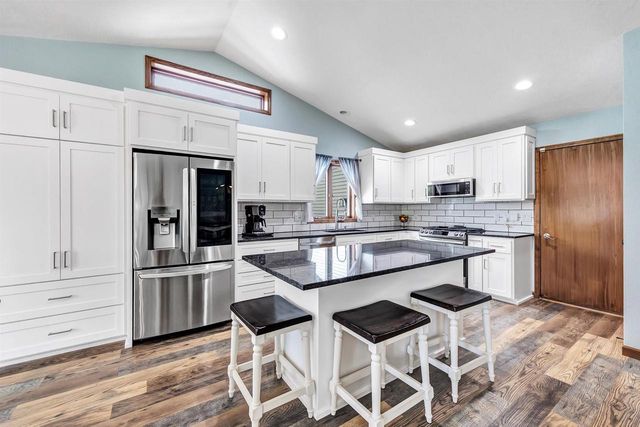 N1734 HOT SPRINGS COURT, Greenville, WI 54942