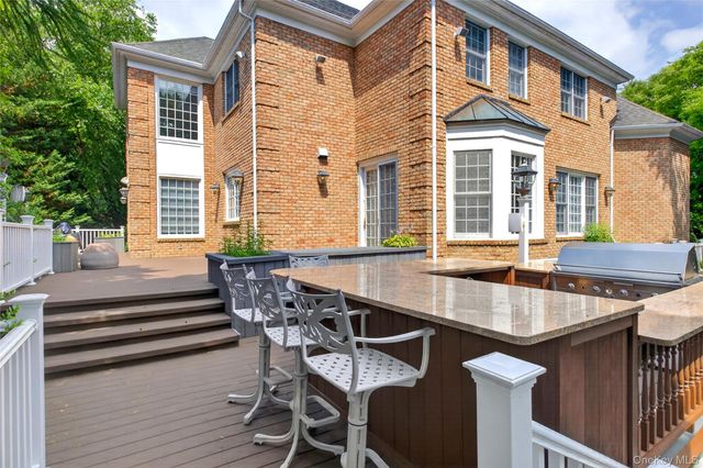 63 Charney Court, Manhasset, NY 11030