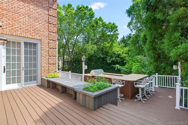 63 Charney Court, Manhasset, NY 11030