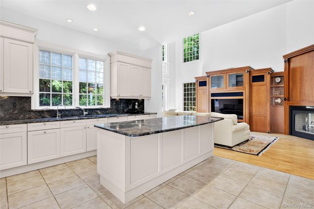 63 Charney Court, Manhasset, NY 11030