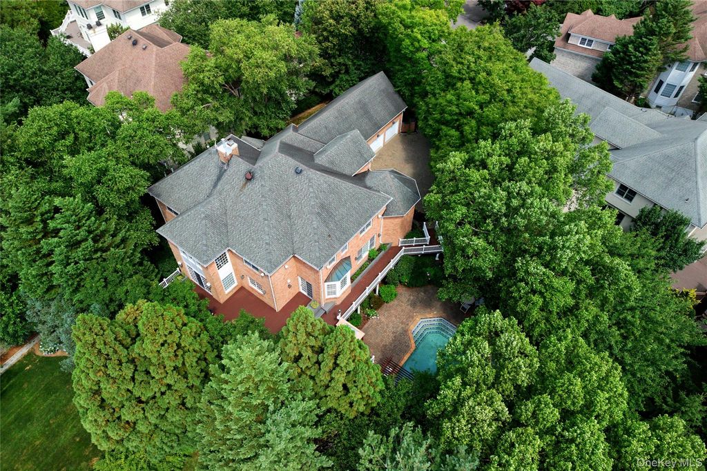63 Charney Court, Manhasset, NY 11030 — photo 4
