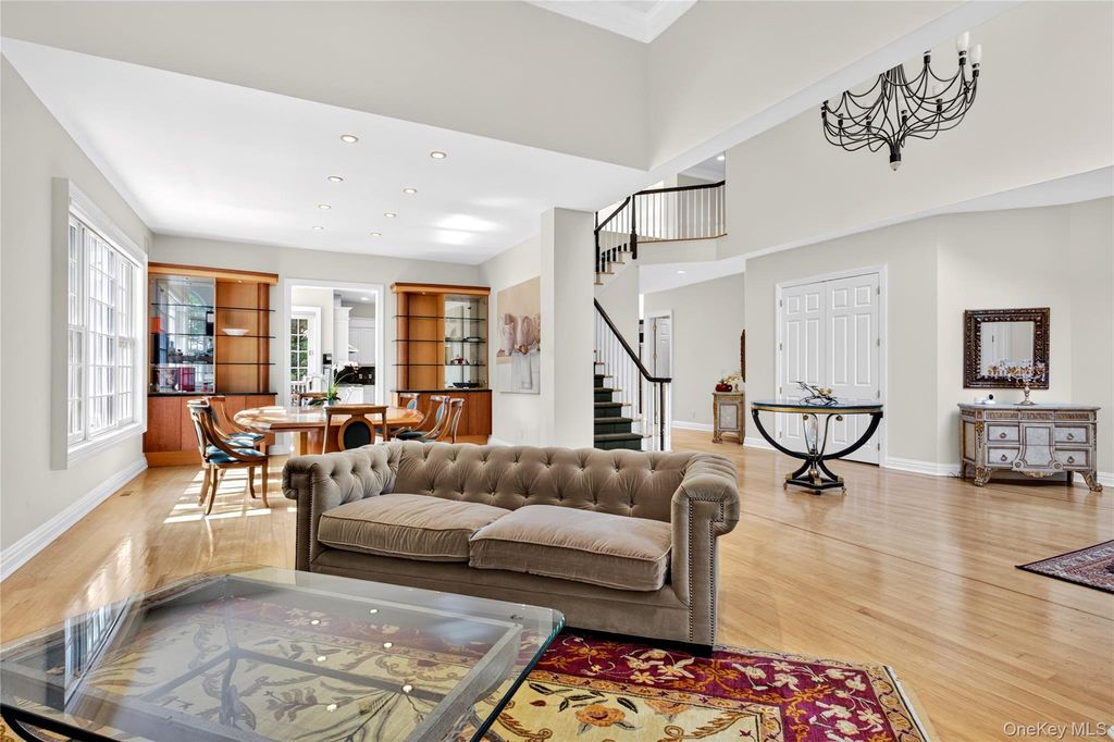 63 Charney Court, Manhasset, NY 11030 — photo 5