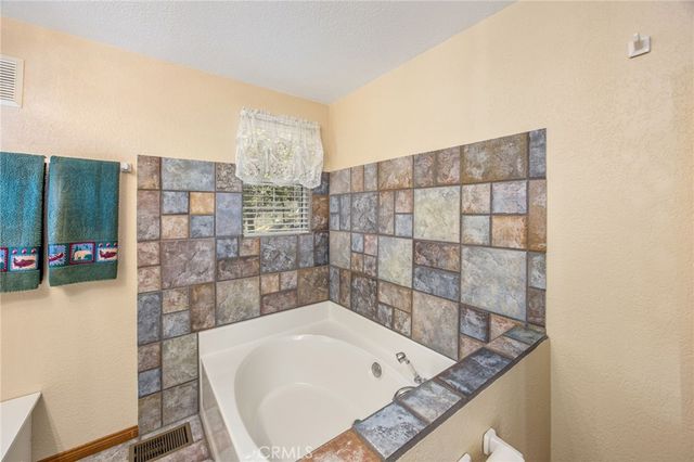 1134 Scenic Way, Rimforest, CA 92378