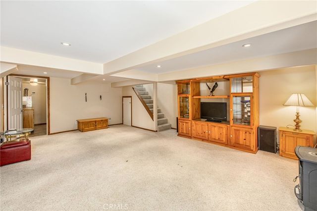1134 Scenic Way, Rimforest, CA 92378