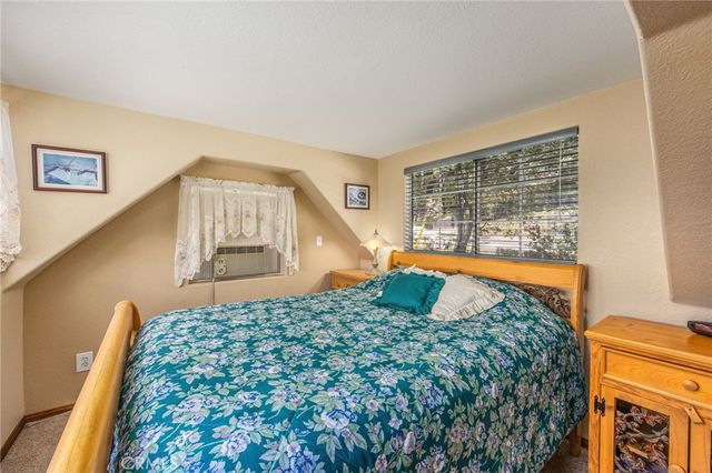 1134 Scenic Way, Rimforest, CA 92378