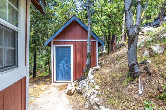1134 Scenic Way, Rimforest, CA 92378