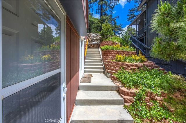 1134 Scenic Way, Rimforest, CA 92378
