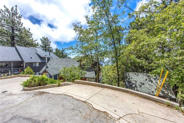 1134 Scenic Way, Rimforest, CA 92378
