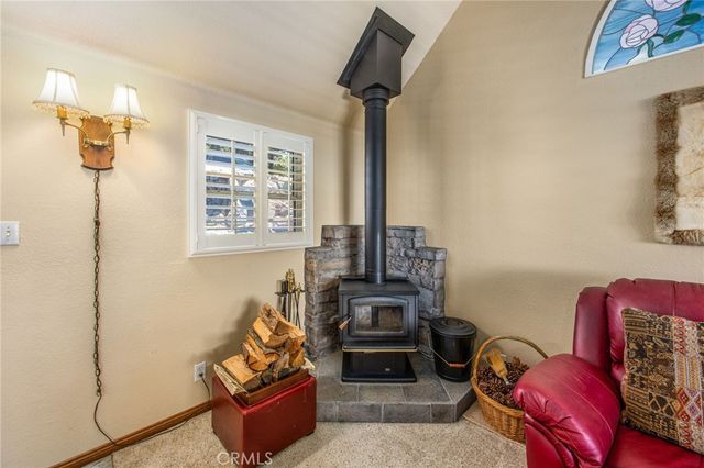 1134 Scenic Way, Rimforest, CA 92378