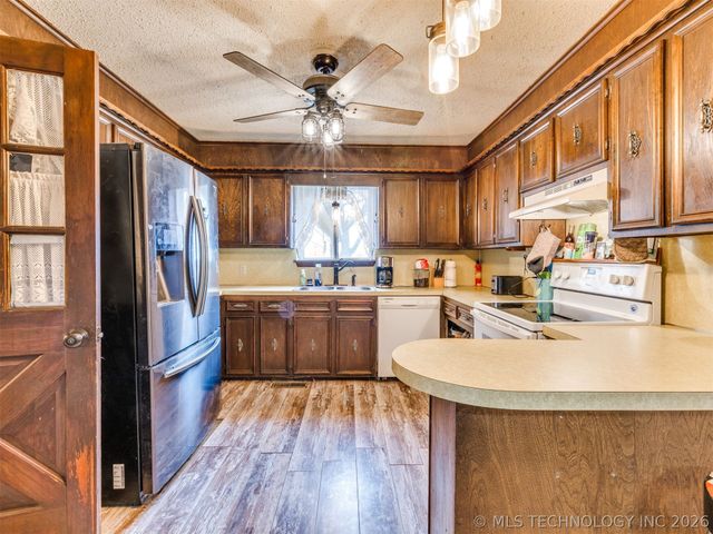 9205 S Highway 28, Chelsea, OK 74016