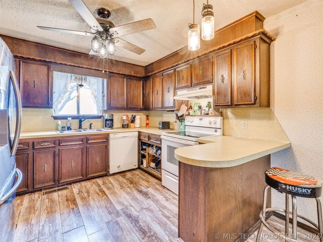 9205 S Highway 28, Chelsea, OK 74016