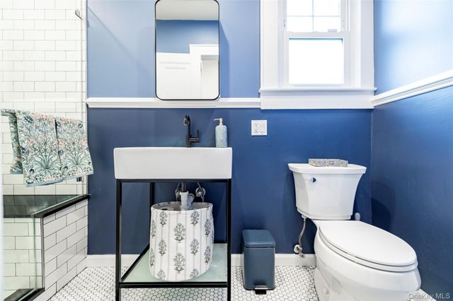 17 Roxbury Road, Rockville Centre, NY 11570