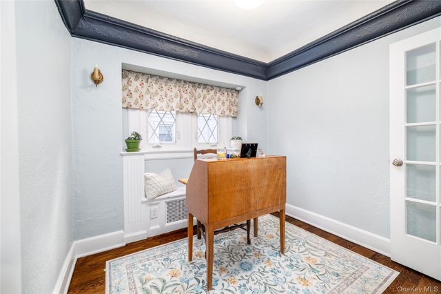 17 Roxbury Road, Rockville Centre, NY 11570