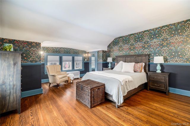 17 Roxbury Road, Rockville Centre, NY 11570