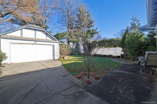 17 Roxbury Road, Rockville Centre, NY 11570