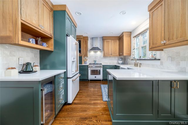 17 Roxbury Road, Rockville Centre, NY 11570