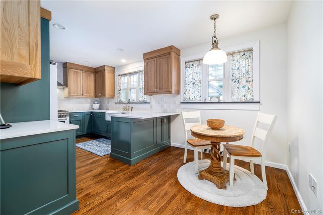 17 Roxbury Road, Rockville Centre, NY 11570