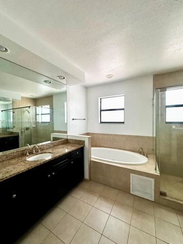 9825 NW 86th Ter, Doral, FL 33178
