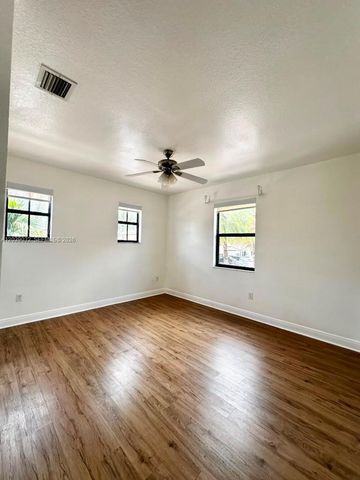 9825 NW 86th Ter, Doral, FL 33178