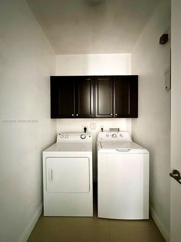 9825 NW 86th Ter, Doral, FL 33178