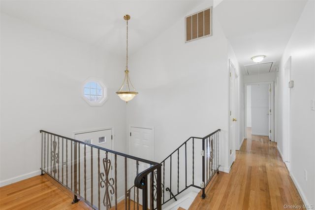 20 N Washington Avenue, White Plains, NY 10603