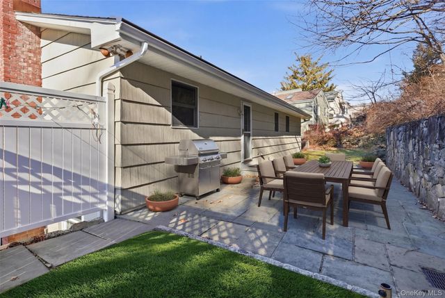 20 N Washington Avenue, White Plains, NY 10603