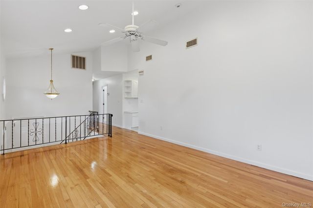 20 N Washington Avenue, White Plains, NY 10603