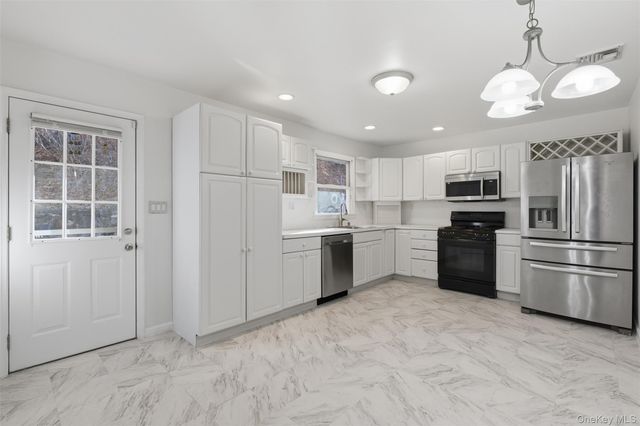 20 N Washington Avenue, White Plains, NY 10603