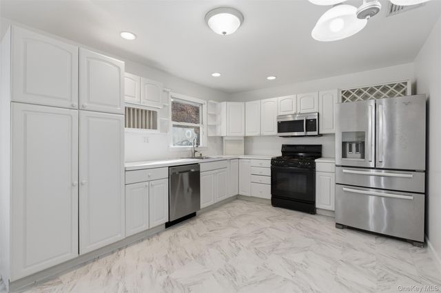 20 N Washington Avenue, White Plains, NY 10603