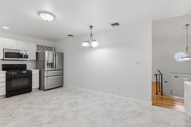 20 N Washington Avenue, White Plains, NY 10603