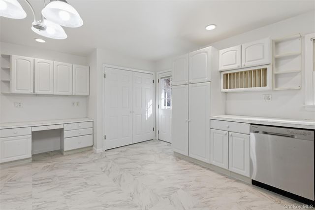 20 N Washington Avenue, White Plains, NY 10603