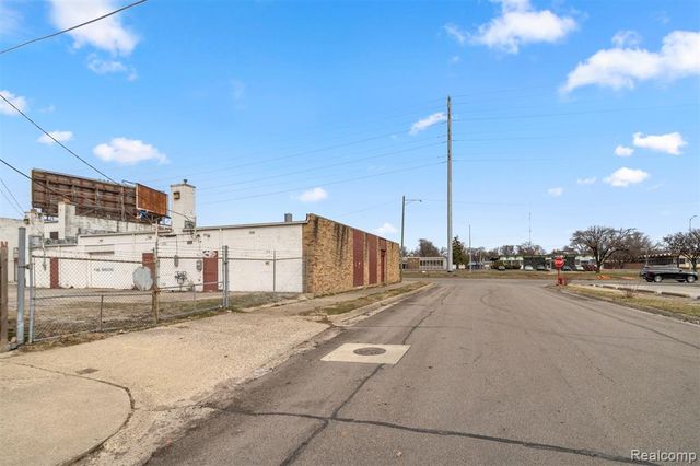 17521 W 8 Mile Road, Detroit, MI 48235