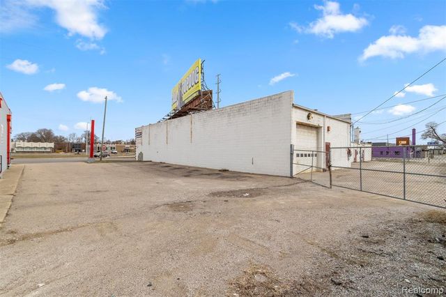 17521 W 8 Mile Road, Detroit, MI 48235