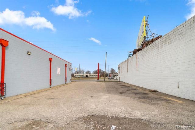 17521 W 8 Mile Road, Detroit, MI 48235