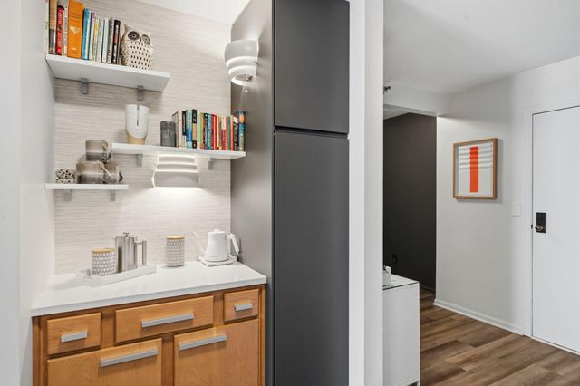 401 1st Street S 912, Minneapolis, MN 55401