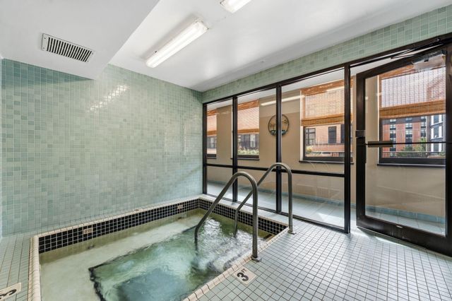 401 1st Street S 912, Minneapolis, MN 55401