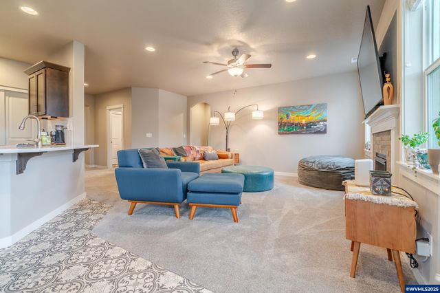 2828 NW Essex Av, Albany, OR 97321