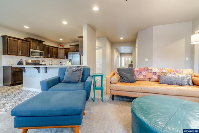 2828 NW Essex Av, Albany, OR 97321