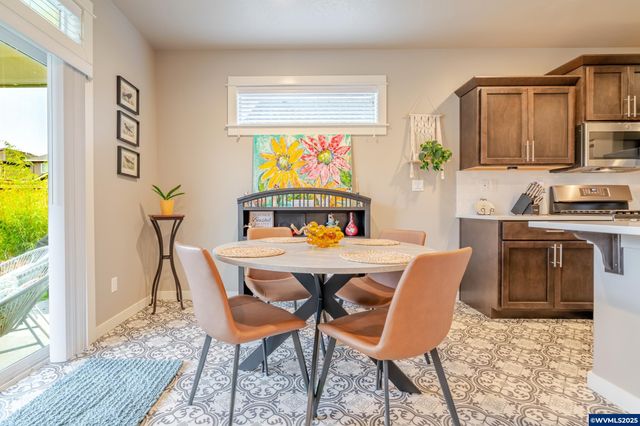 2828 NW Essex Av, Albany, OR 97321