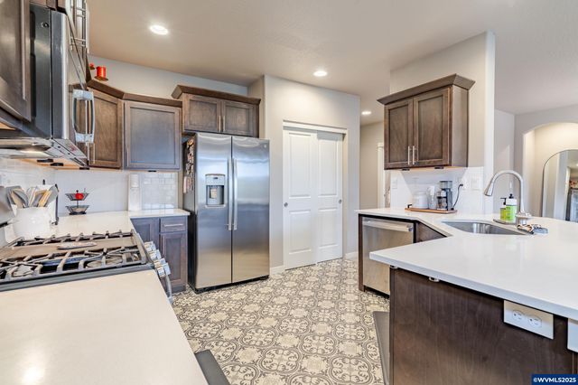 2828 NW Essex Av, Albany, OR 97321