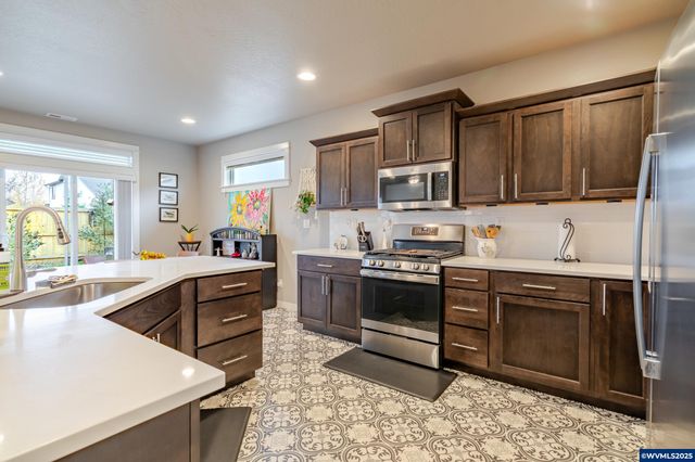 2828 NW Essex Av, Albany, OR 97321