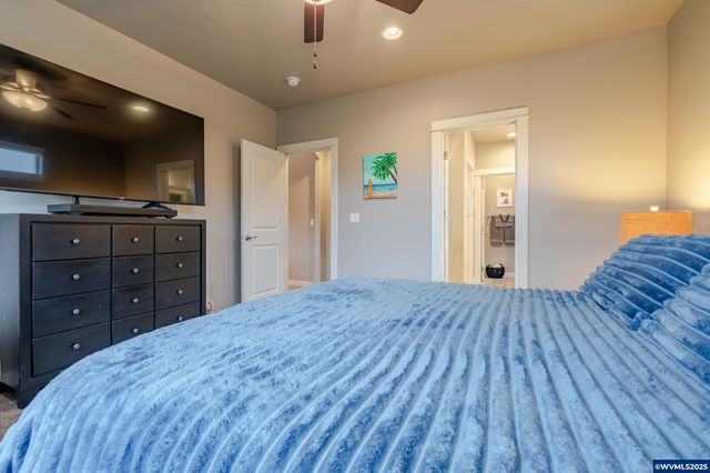 2828 NW Essex Av, Albany, OR 97321