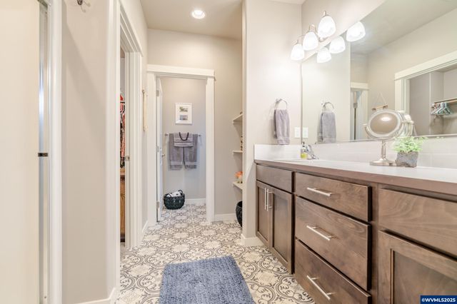 2828 NW Essex Av, Albany, OR 97321