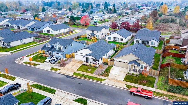 2828 NW Essex Av, Albany, OR 97321