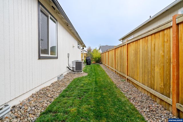 2828 NW Essex Av, Albany, OR 97321