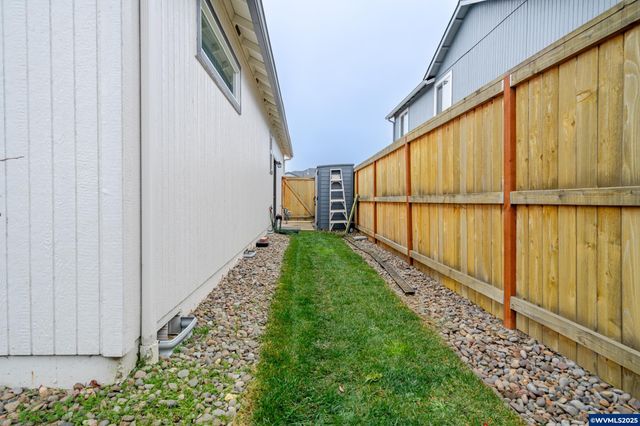 2828 NW Essex Av, Albany, OR 97321