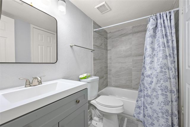 11917 Bob White Drive 14-885, Houston, TX 77035