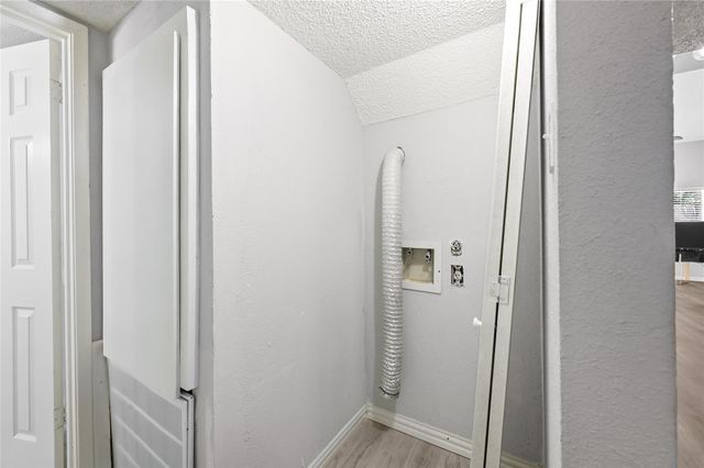 11917 Bob White Drive 14-885, Houston, TX 77035