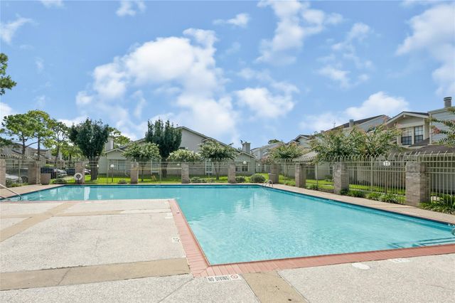 11917 Bob White Drive 14-885, Houston, TX 77035