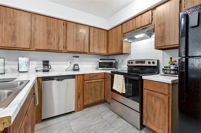 11917 Bob White Drive 14-885, Houston, TX 77035